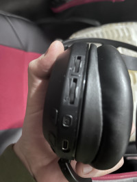 Headphones and Microphones volume, buttons to switch to different sound settings , Turtle Beach Stealth 500