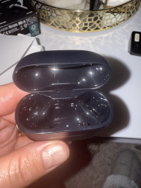 Inside the case and on the edge where the light comes up , Bose QuietComfort Ultra Earbuds 2nd Gen