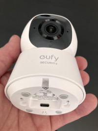 Front of camera and size comparison , eufy C220