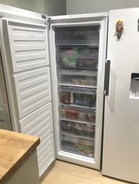 one packed freezer , Beko FFP4671W
