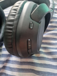 Headphones , Belkin SoundForm Surround