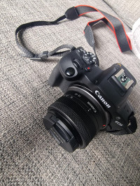 Canon EOS R100