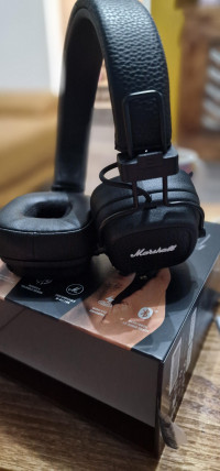 Easy to place on a wirless base , Marshall Major V
