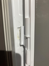 Broken hinge on flapper seal , Fridgemaster MQ79394ES
