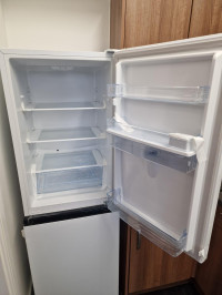 Fridgemaster MC55240DE Freestanding Fridge Freezer - White , Fridgemaster MC55240DES