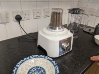 Grinding black pepper , Kenwood FDP65.860WH MultiPro Express
