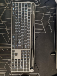 Backlit keys , JLab Epic Wireless
