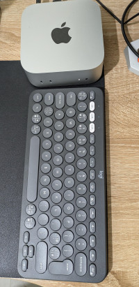 Pebble and Mac - Happy Family , Logitech Pebble Keys 2 K380S