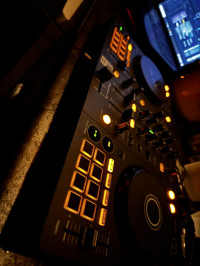 Plugged in ready to go , Pioneer DJ DDJ-FLX4