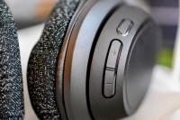 Another thing I love about this item is the tactile buttons. They're a good size and you won't have trouble remembering their functions and placement , Belkin Soundform Adapt