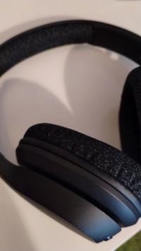 Padded ear and head sections makes these really comfortable to wear , Belkin Soundform Adapt