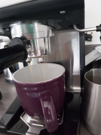 Tray removed to fit a mug , De'Longhi ECP35.31