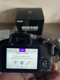 Canon EOS R100