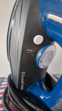Russell Hobbs 27090 Titanium Carbide