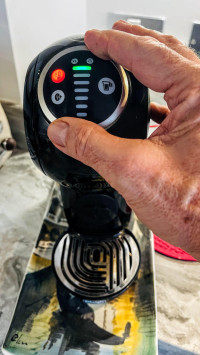 Simple to use just set the size  with the dial , De'Longhi Dolce Gusto Genio S Plus
