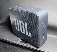 Easy volume controls and charging (5 hours before recharging). , JBL Go Essential 2