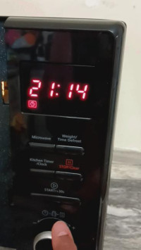 Red display is easy to read. Setting time is easy with the dial. , De'Longhi AM9