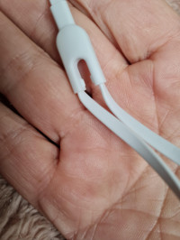 Clip to a zip , Belkin SoundForm USB-C