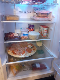 Pizza? Pour moi? The last fridge couldn't handle all those inches , Hisense RB390N4WBE