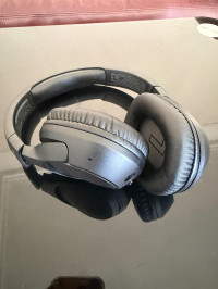 Headphone , Belkin SoundForm Surround