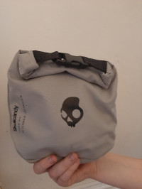 The bag which comes with the headphones is really high quality.