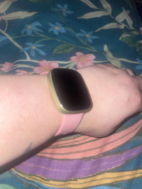 Good fit to wrist, not too bulky, not caught on clothing etc , Reflex Active Interchangeable Strap Calling Smart Watch