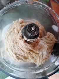 Making pizza dough