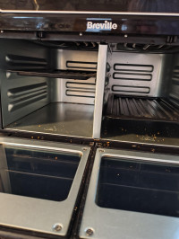 Two small baking trays, can be stored in lower bottom drawer , Breville Halo Flexi VDF130